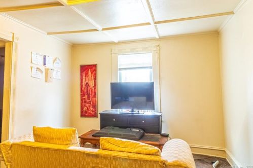 28 Oak St, Norwich CT  06360-5111 exterior