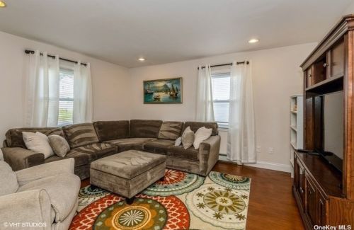 2403 Spruce St, Seaford, NY 11783-2946