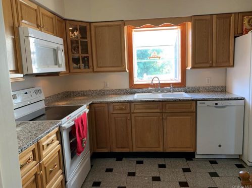 6 Scott Dr, Middletown NY  10941-1112 exterior