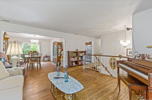335 Somerston Rd, Yorktown Hgts NY  10598-2225 exterior
