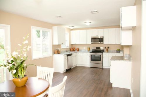 71 Honeysuckle Dr, Navy Sup Dpt PA 17050-3166 exterior