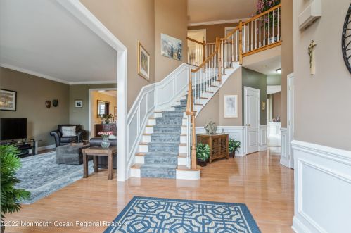 1 Vail Ln, East Freehold NJ  07728-8487 exterior