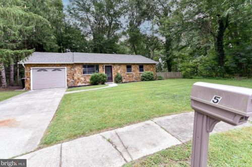 5 Holly Ct, Blenheim NJ  08012-5303 exterior