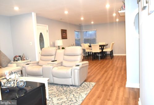 6305 Pioneer Dr, Springfield VA  22150-1623 exterior
