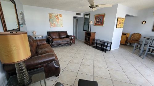 147 Chatham G, West Palm Beach FL  33417-1823 exterior