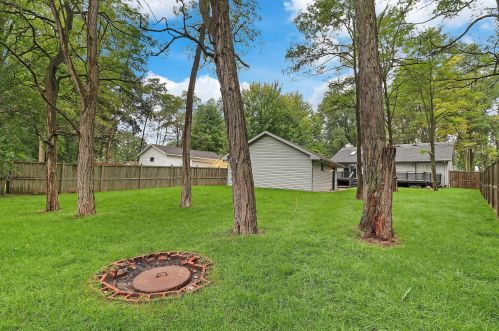 9207 8 Ave, Kenosha WI 53158-5242 exterior