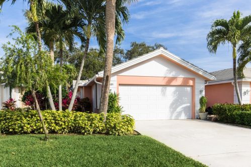4121 Old Oak Dr, West Palm Beach, FL 33410-6393