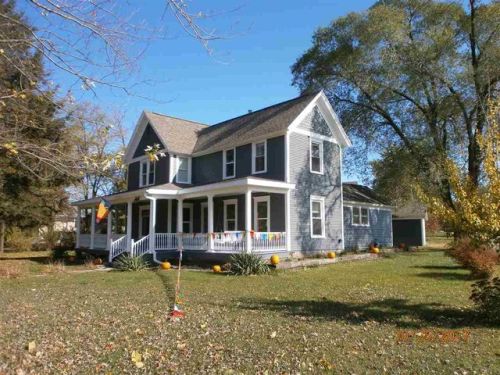 786 Depot St, Manawa, WI 54949-9564