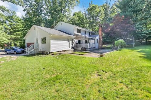 9 Ayr Ct, Airmont, NY 10901-6603