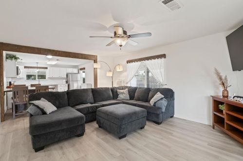 3130 Airline Hwy, Hollister CA  95023-9725 exterior