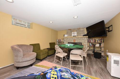 2964 82, Milwaukee WI 53219-2707 exterior