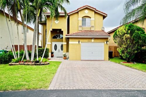 15623 100th Ter, Miami, FL 33196-3720