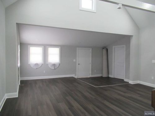 68 Hemlock St, Oakland NJ  07436-1829 exterior