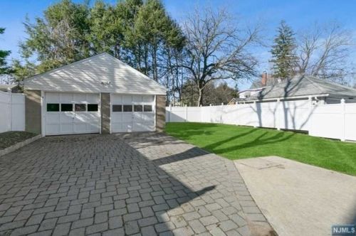332 Closter Dock Rd, Closter NJ  07624-3030 exterior