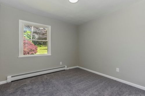 3 Marlin Dr, Waterford CT  06385-2605 exterior