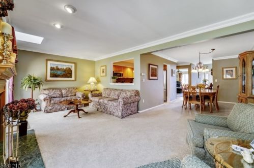 48 Edgefield Dr, Greystone Park NJ  07950-1975 exterior