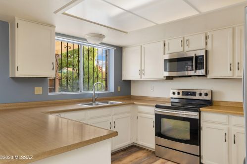 8030 Soledad Ave, Tucson, AZ 85741-1048