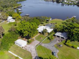 213 Palmetto Rd, Nokomis FL  34275-2638 exterior