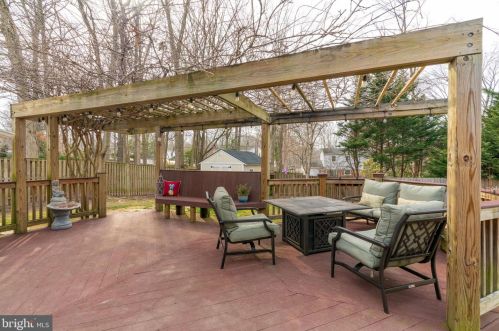 6614 Huntsman Blvd, Springfield VA 22152-2621 exterior