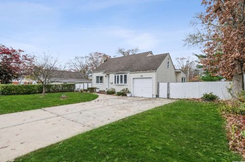 45 Totten Ave, Deer Park, NY 11729-3215
