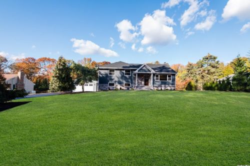 35 Woodedge Dr, Huntington Station, NY 11746-4922