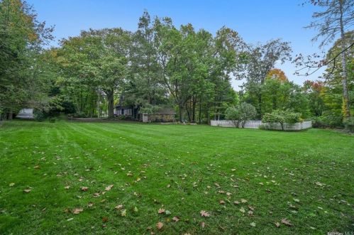 324 Lake St, Pleasantville, NY 10570-2428