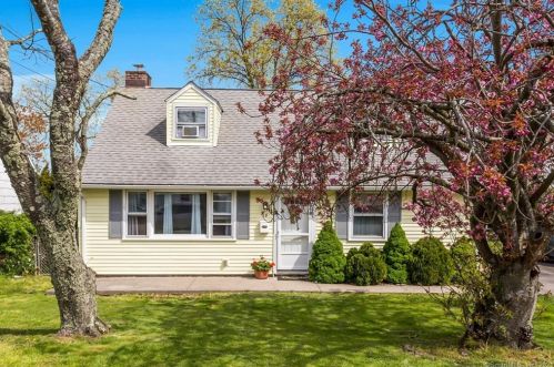 18 Middlebury St, Stamford, CT 06902-4441