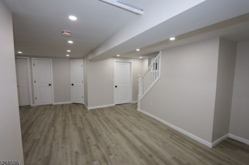 1045 Hunterdon St, Newark NJ  07112-2412 exterior