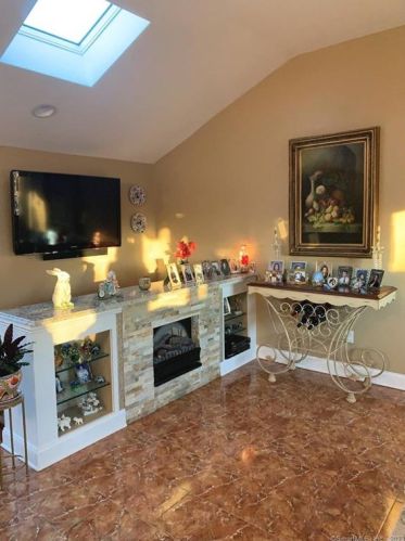 80 Tupper Dr, Stamford, CT 06902-7018