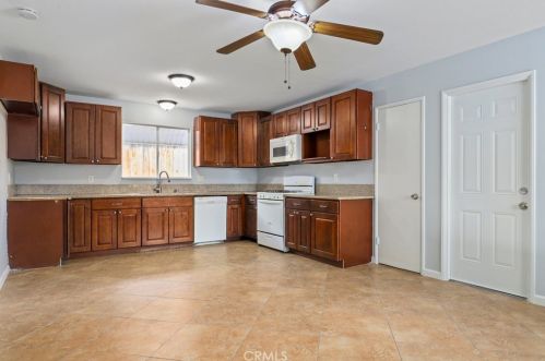 16121 Colina St, Victorville CA  92395-3610 exterior