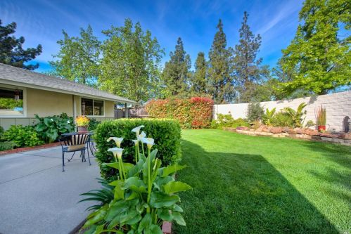 1000 Woodridge Dr, Vacaville CA  95687-6440 exterior