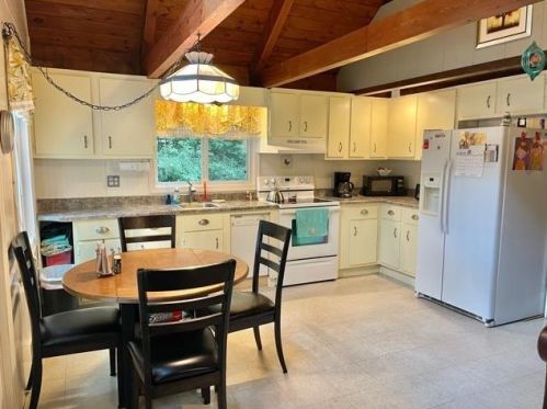 10 Estates Rd, Wakefield NH  03887-6008 exterior