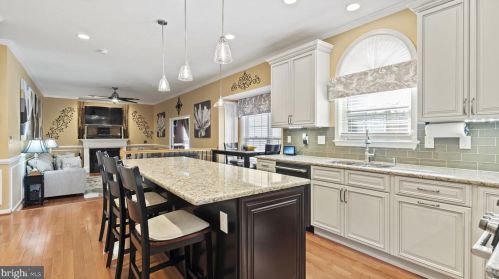 13332 Vista Forest Dr, Woodbridge VA  22192-4540 exterior