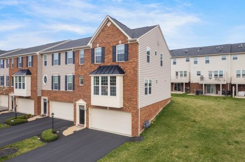 2000 Black Bear Way, Bridgeville, PA 15017-3811