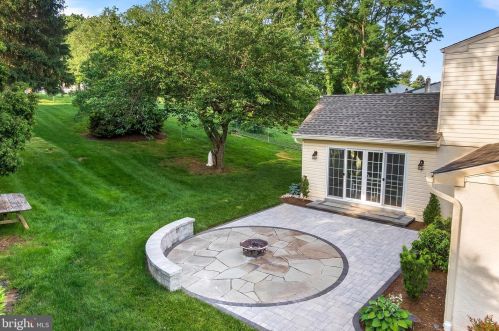 17 Windmill Dr, Southampton PA  18966-2328 exterior