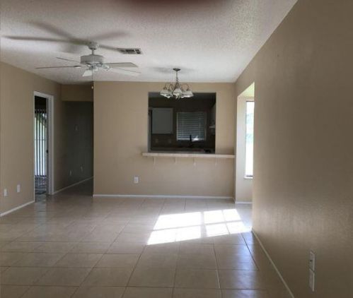 629 Jeanne St, Fort Pierce FL  34953-6306 exterior
