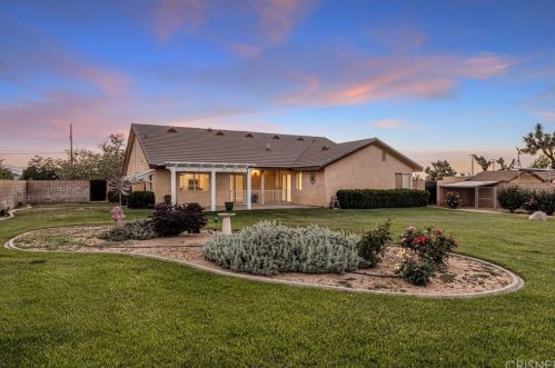 42522 15 St, Lancaster CA 93534-6212 exterior