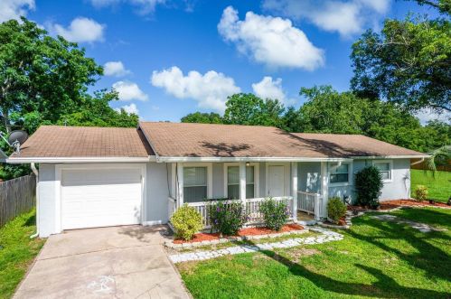 27829 Lois Dr, Tavares, FL 32778-9611