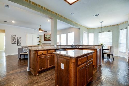 4604 Deer Valley Ln, Richardson TX  75082-3872 exterior