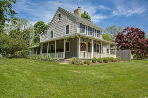 109 Country Rd, Mount Sinai, NY 11766-1503