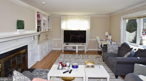 2043 Ivywood Ln, Ithan, PA 19085-1811