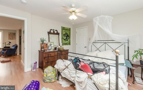 1057 Jefferson Ave, Charles Town WV  25414-1121 exterior