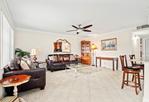 16 Burgundy A, Delray Beach FL  33484-5402 exterior