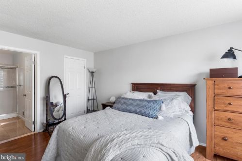 64 Holly Ct, Trenton NJ 08619-4636 exterior