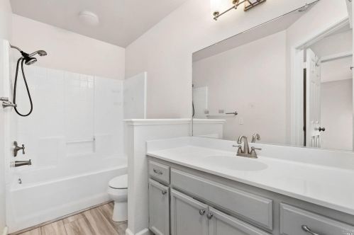 913 Kingwood St, Santa Rosa CA  95401-6509 exterior