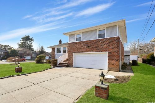 1824 Collins St, Seaford, NY 11783-2203