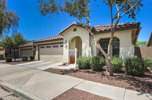 1084 Olympic Dr, Gilbert, AZ 85296-1415