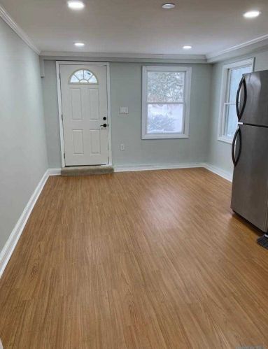 8 Hammond Rd, Elwood NY  11731-4809 exterior