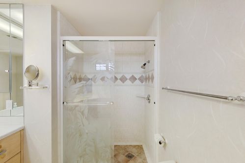 14 Seville Dr, Rancho Mirage CA  92270-3850 exterior
