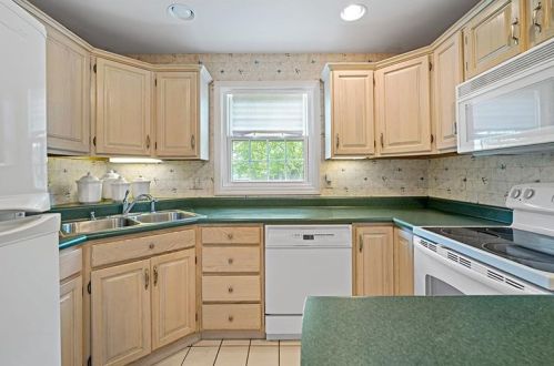 1212 Parkside Dr, Bridgeville PA  15017-1267 exterior